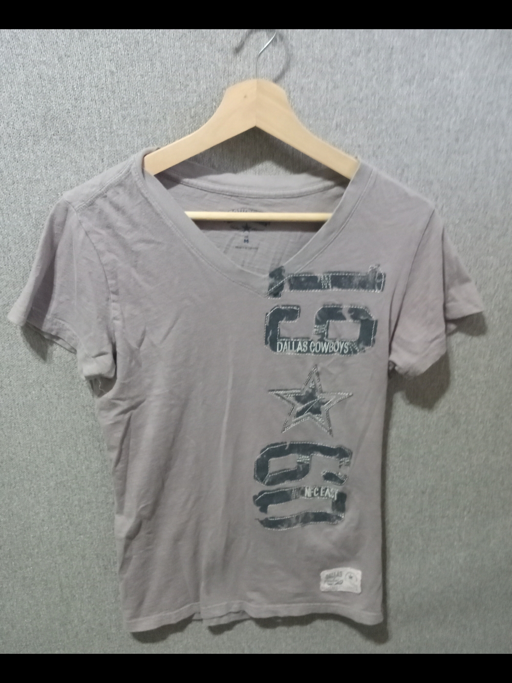NFL Gray V-Neck Dallas Cowboys Graphic Tee
